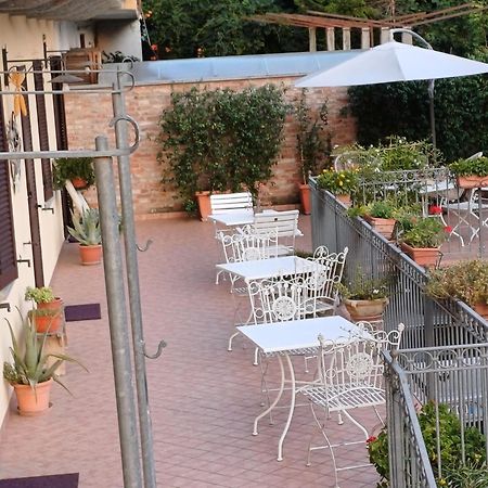 Bed and Breakfast Il Germano Reale Альба Экстерьер фото